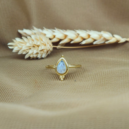 14K Gold Vermeil Tiny Queen Ring - Moonstone