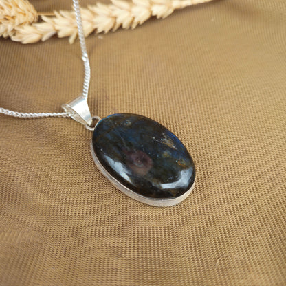 Sterling Silver Oval Labradorite Pendant