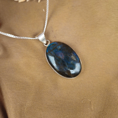 Sterling Silver Oval Labradorite Pendant