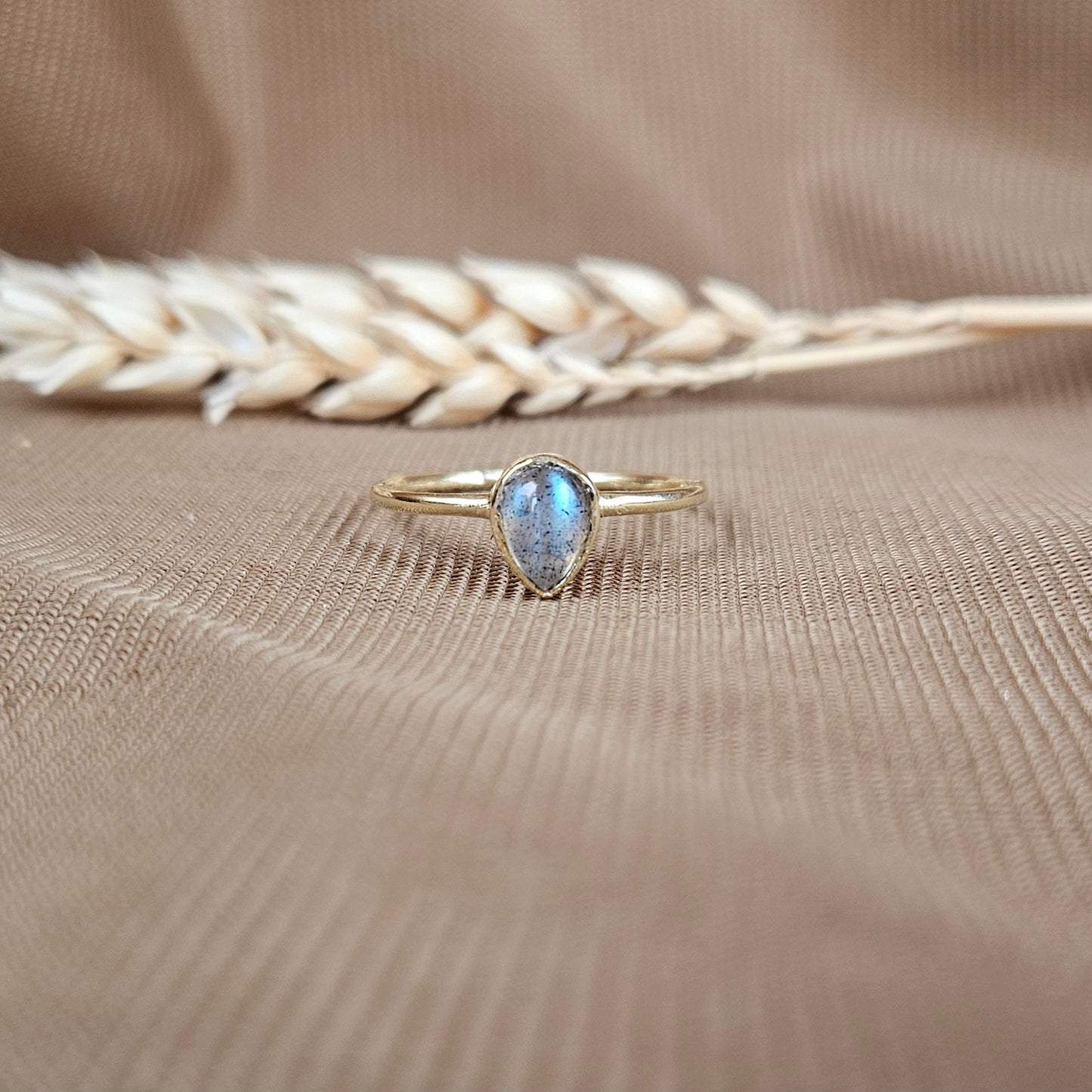 Bague en or vermeil 14 carats avec labradorite en forme de poire