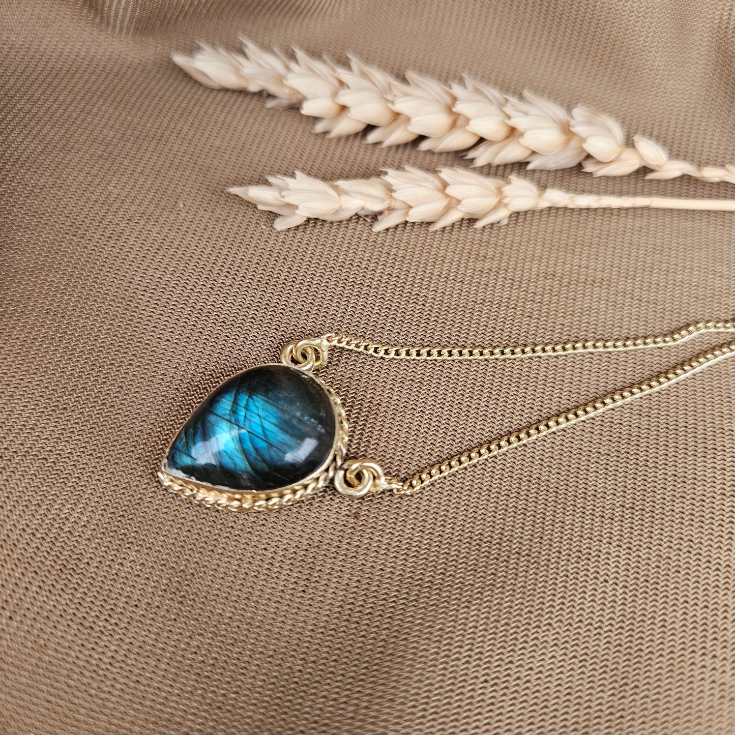 Collier en or vermeil 14 carats avec labradorite en forme de larme