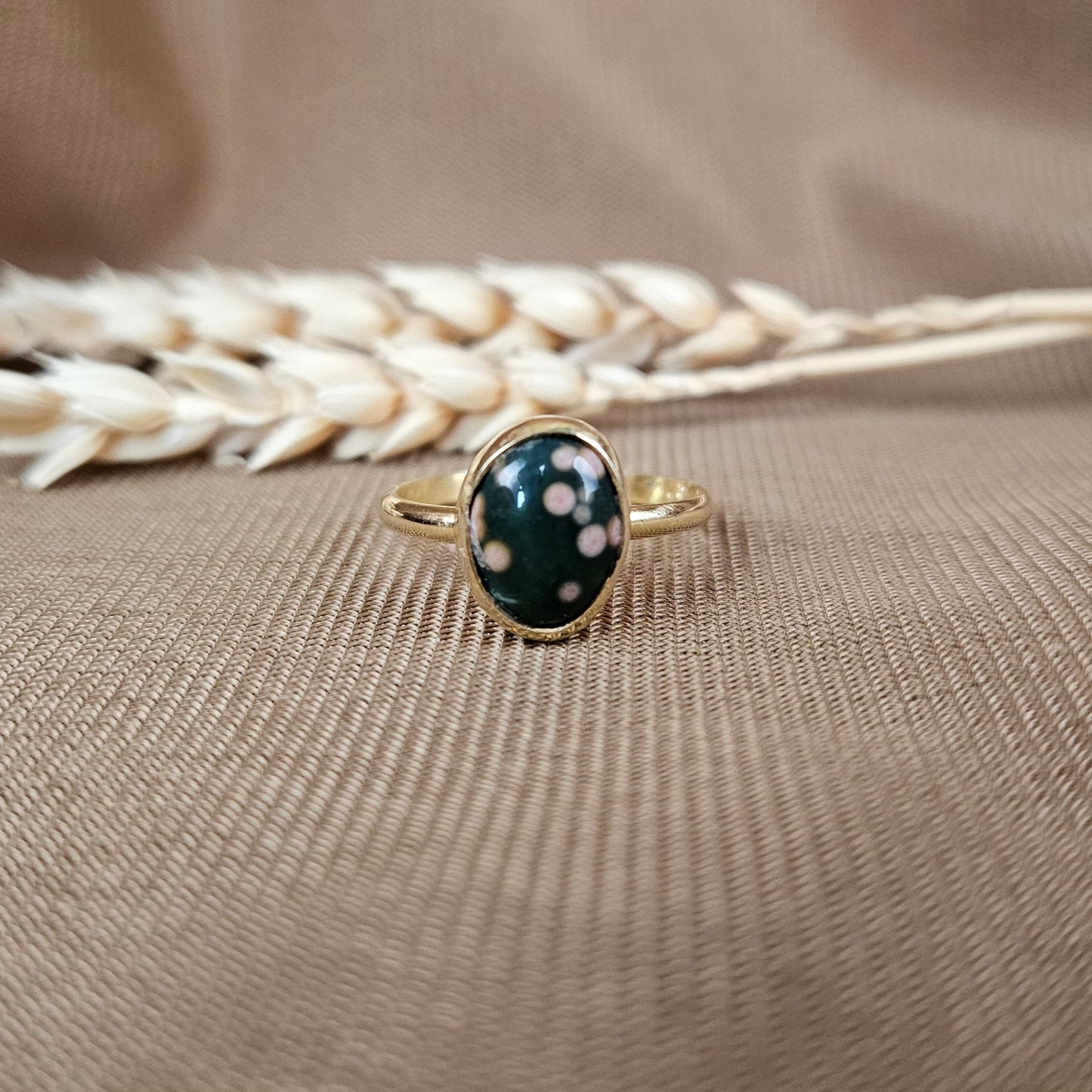 Bague en or vermeil 14 carats avec jaspe océanique vert ovale - Pièce unique - 17 mm