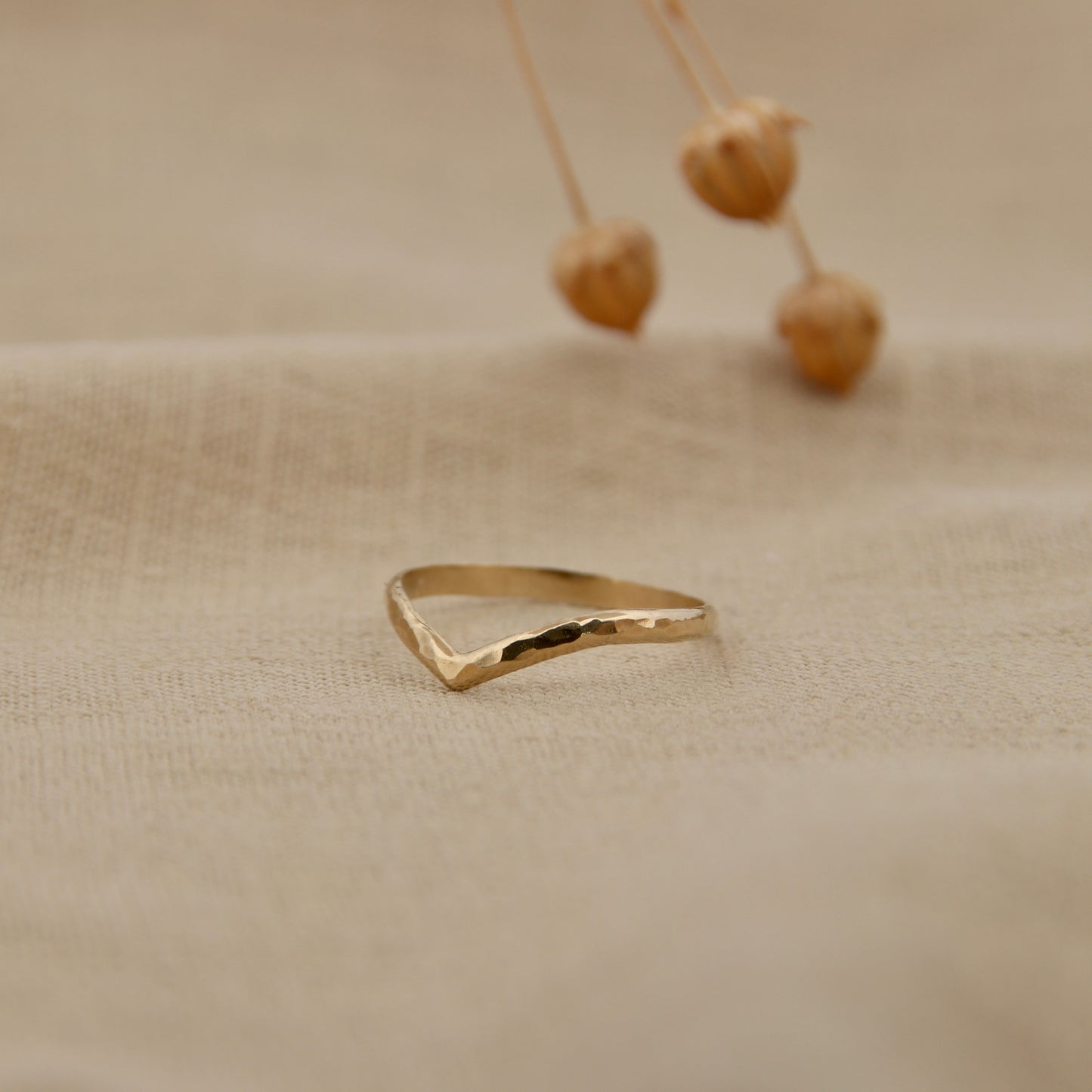 Halfronde Gehamerde Wishbone Ring - 2.0 x 1.0 mm - 14k Geelgoud