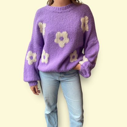 Oversized 70s Flower Pullover - Purple/White