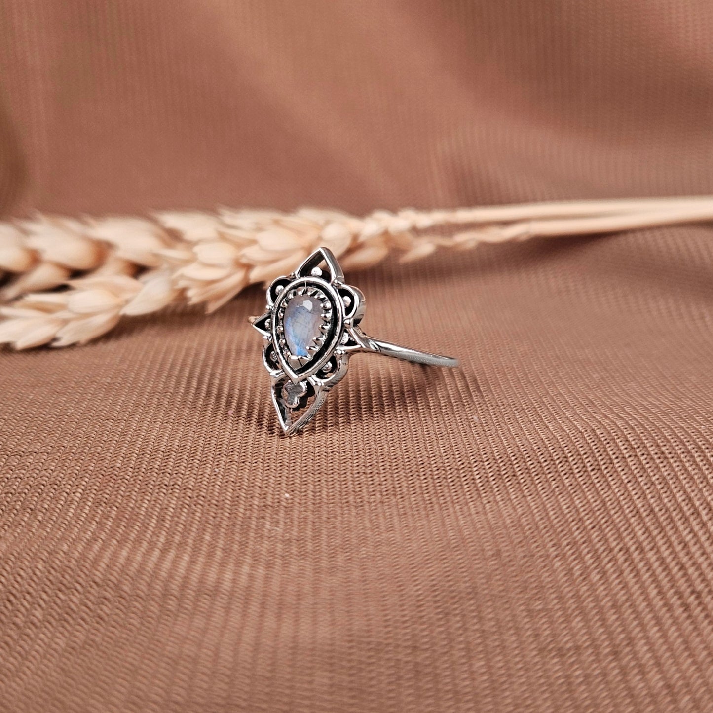 Sterling Silver Delicate Silhouette Ring Moonstone 